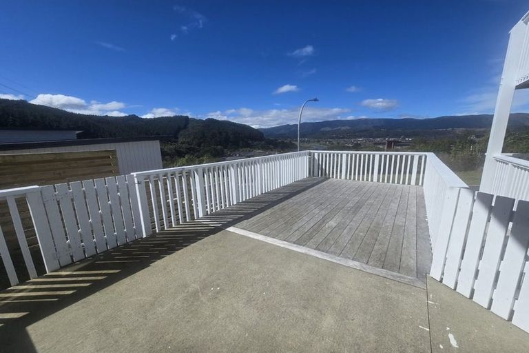 Photo of property in 62 Riverstone Drive, Riverstone Terraces, Upper Hutt, 5018