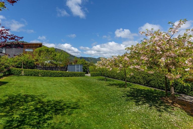 Photo of property in 27 Glentui Place, Waikawa, Picton, 7220