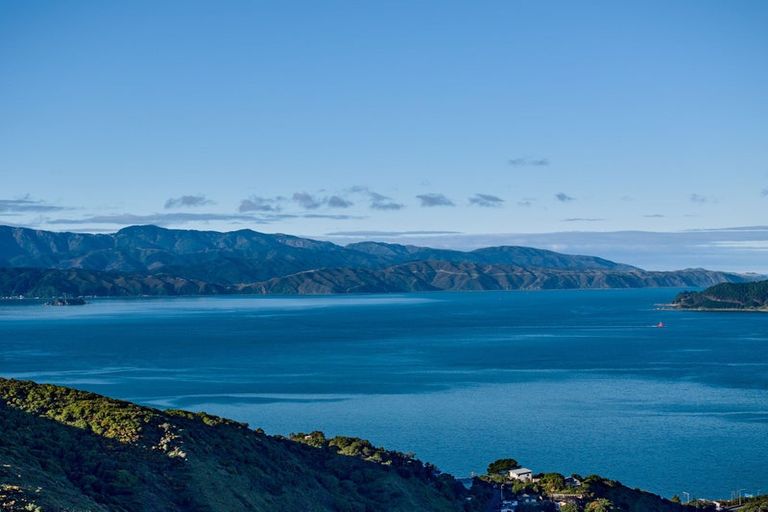 Photo of property in 33 Grumman Lane, Newlands, Wellington, 6037