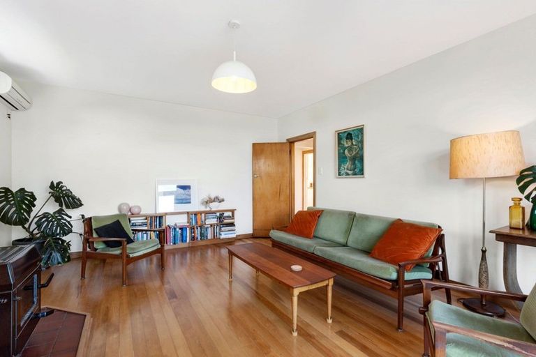 Photo of property in 92 Hargest Crescent, Saint Clair, Dunedin, 9012