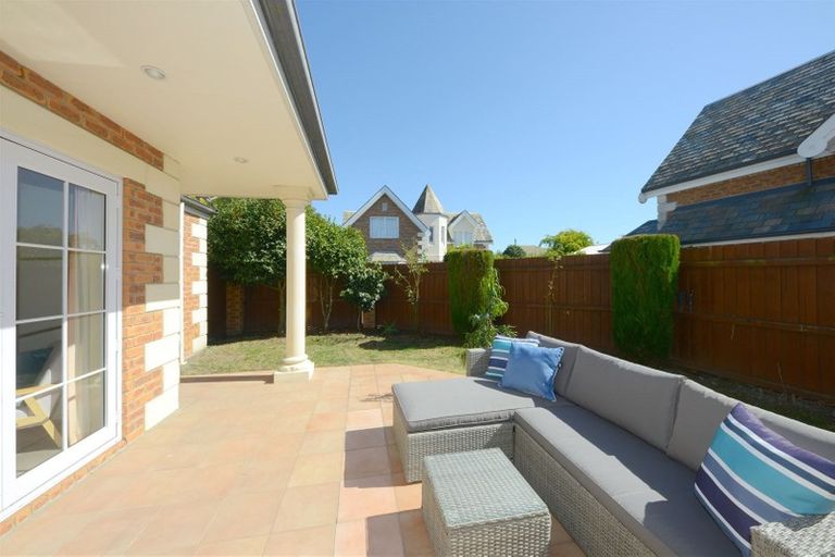 Photo of property in 233 Avonhead Road, Avonhead, Christchurch, 8042