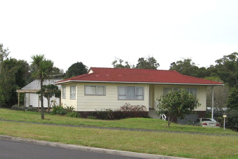 Photo of property in 21 Elizabeth Drive, West Harbour, Auckland, 0618