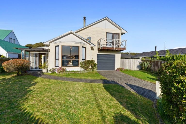Photo of property in 36 Simcox Street, Otaki Beach, Otaki, 5512