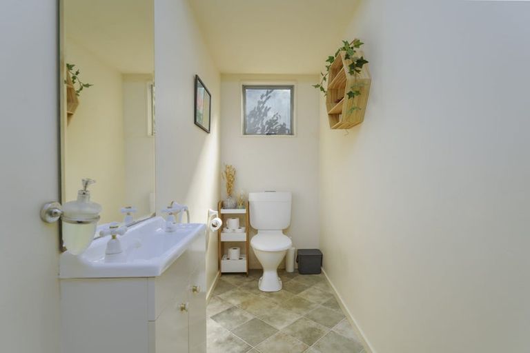 Photo of property in 5 Radstock Grove, Churton Park, Wellington, 6037