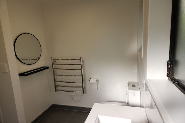 Photo of property in 2/84a Avonleigh Road, Green Bay, Auckland, 0604