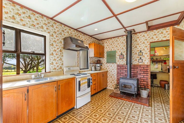 Photo of property in 76 Tawa Road, Kumeu, 0891