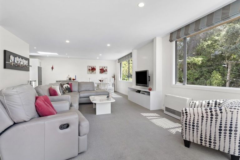 Photo of property in 35a Ngaio Road, Kelburn, Wellington, 6012