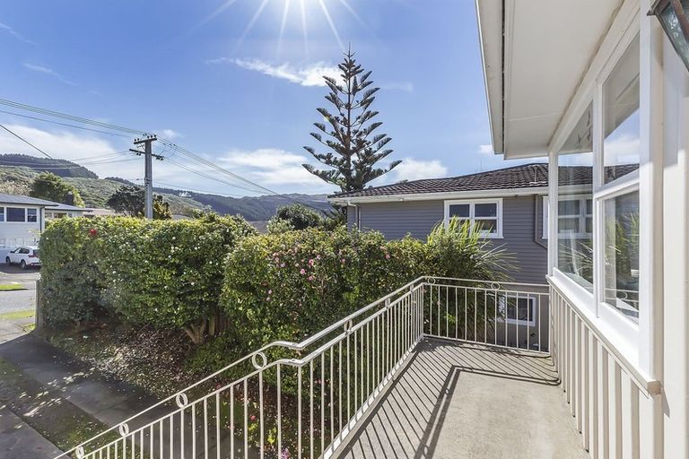 Photo of property in 17 Saint Edmund Crescent, Tawa, Wellington, 5028