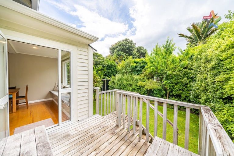 Photo of property in 2 Puriri Street, Eastbourne, Lower Hutt, 5013