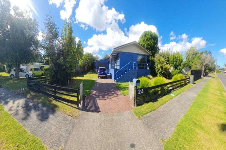 Photo of property in 24 Shearwater Street, One Tree Point, 0118