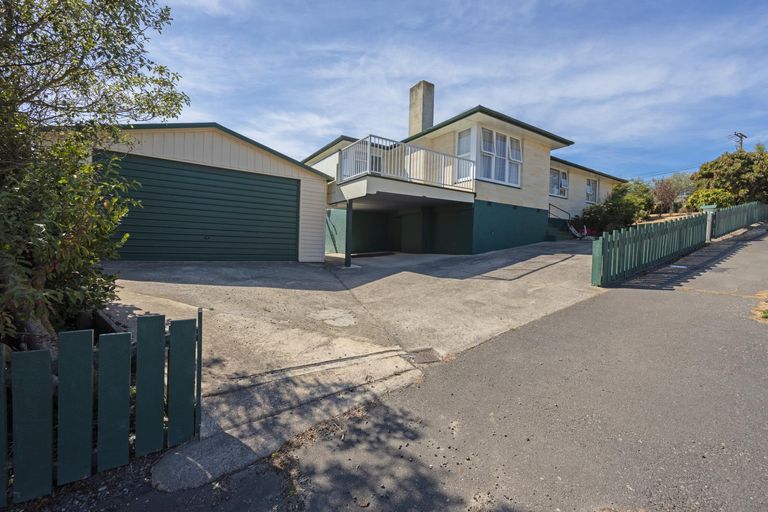 Photo of property in 1 Blyth Street, Holmes Hill, Oamaru, 9401