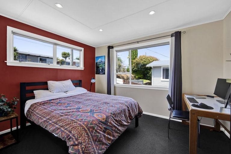 Photo of property in 18 Penrith Street, Westown, New Plymouth, 4310