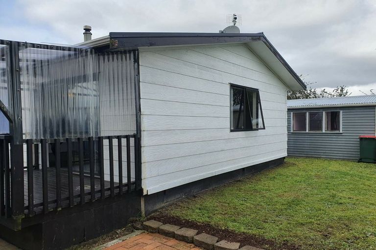 Photo of property in 2/31 Sutton Crescent, Papakura, 2110