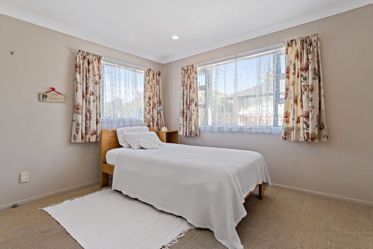 Photo of property in 11 Mackwell Road, Fairview Heights, Auckland, 0632