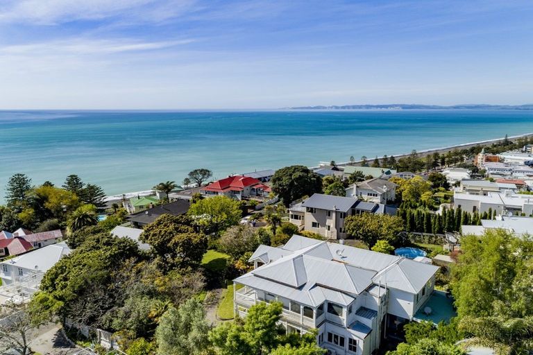 Photo of property in 9 Hukarere Road, Bluff Hill, Napier, 4110