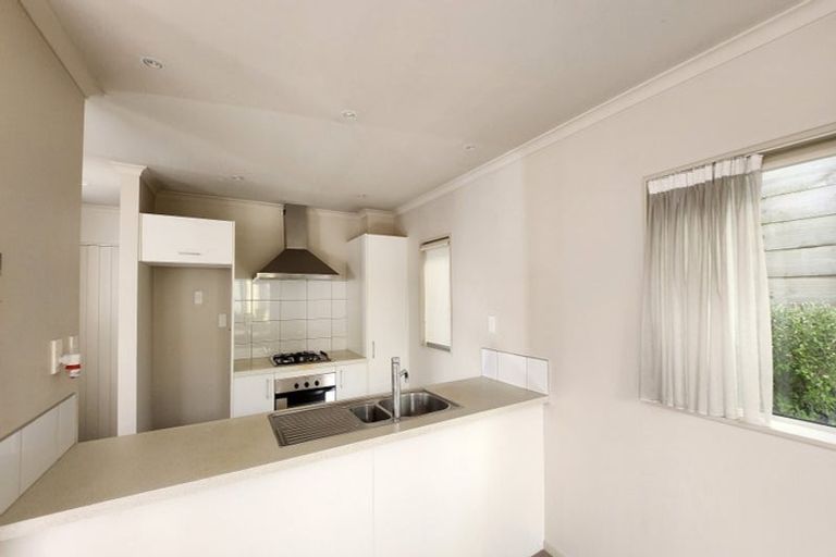 Photo of property in 6/16 Black Rock Road, Newlands, Wellington, 6037