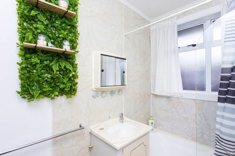 Photo of property in 2/15 Clouston Park Road, Ebdentown, Upper Hutt, 5018