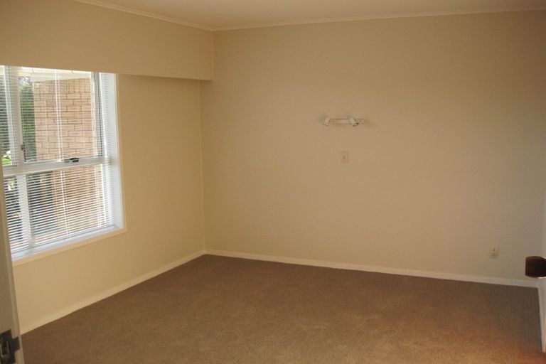 Photo of property in 1/8 Tobruk Crescent, Milford, Auckland, 0620