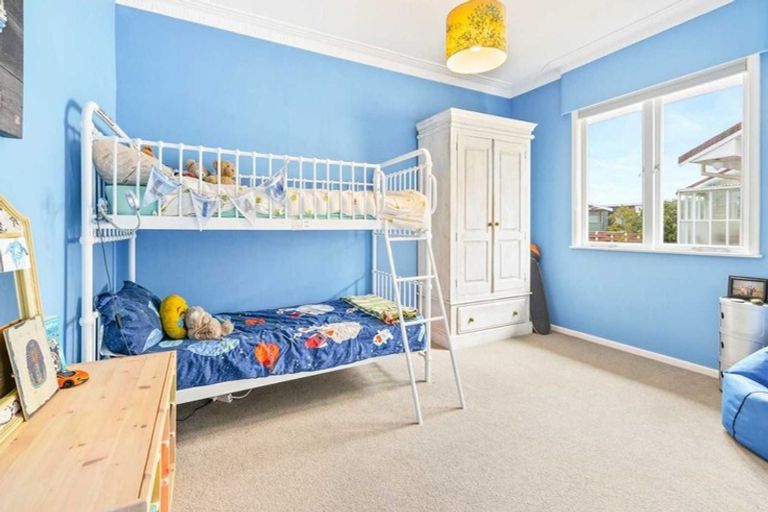 Photo of property in 10 Murray Road, Te Atatu Peninsula, Auckland, 0610