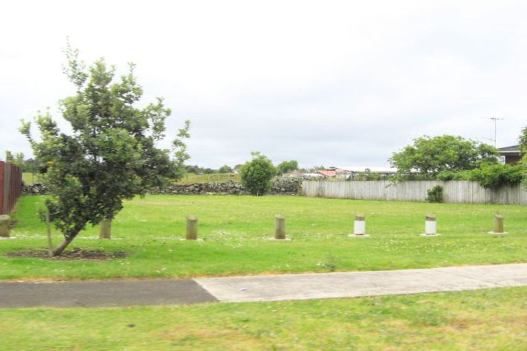 Photo of property in 15 Kiekie Road, Mangere Bridge, Auckland, 2022