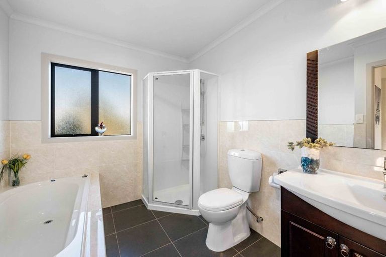 Photo of property in 22a Marvon Downs Avenue, Pakuranga Heights, Auckland, 2010