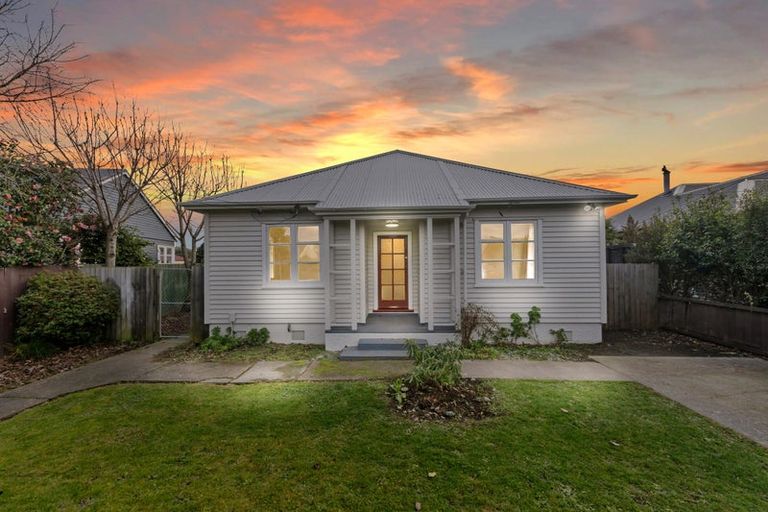 Photo of property in 42 Pitcairn Crescent, Bryndwr, Christchurch, 8053