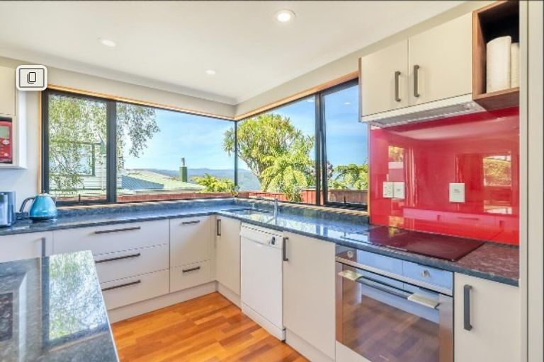 Photo of property in 21 Poto Road, Normandale, Lower Hutt, 5010