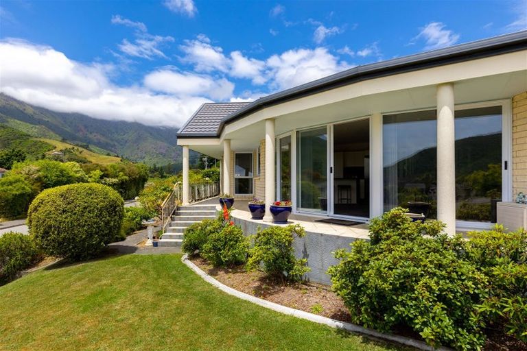 Photo of property in 8 Ranui Street, Waikawa, Picton, 7220