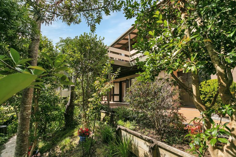 Photo of property in 7 Galaxy Drive, Mairangi Bay, Auckland, 0630