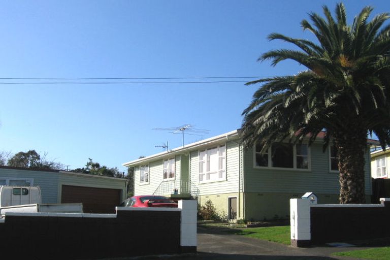 Photo of property in 5 Falcon Street, Cannons Creek, Porirua, 5024