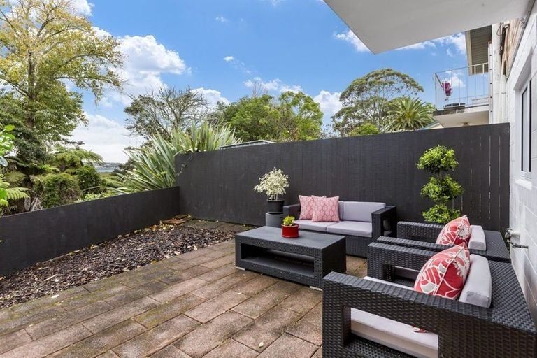 Photo of property in 4/24 Dawnhaven Drive, Te Atatu Peninsula, Auckland, 0610