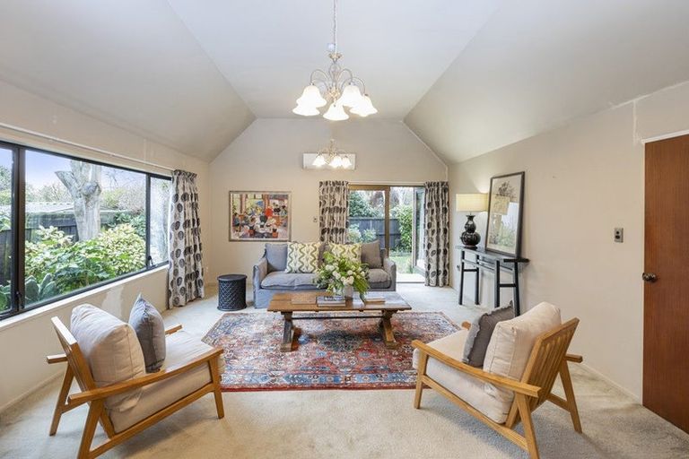 Photo of property in 21 Dunrobin Place, Avonhead, Christchurch, 8042