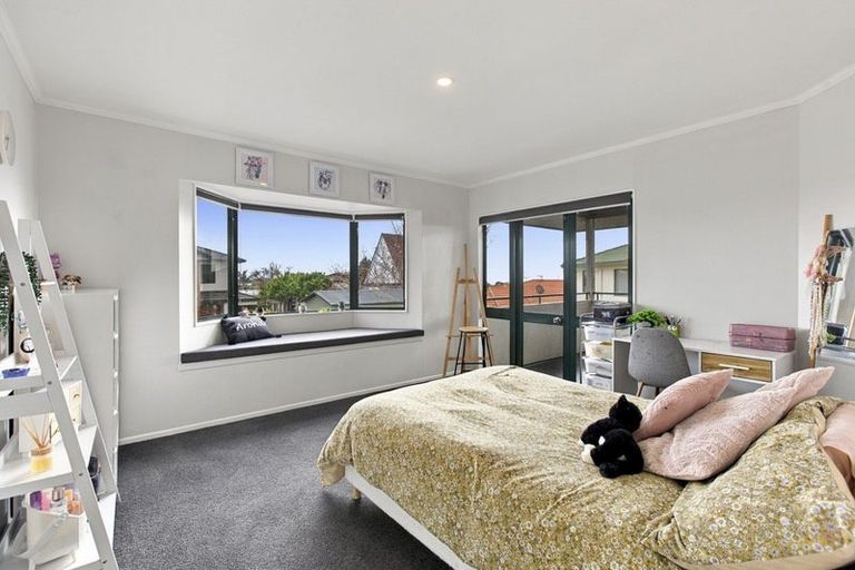Photo of property in 9 Sandel Rise, Merrilands, New Plymouth, 4312