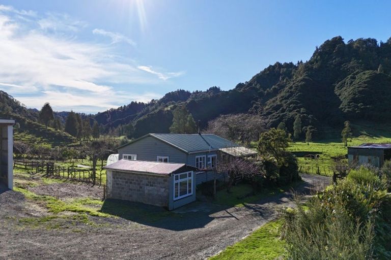 Photo of property in 254 Mangaonga Road, Ahititi, Urenui, 4378