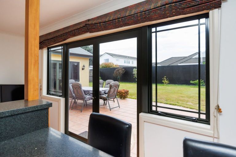 Photo of property in 27 Royal Oak Drive, Kelvin Grove, Palmerston North, 4414