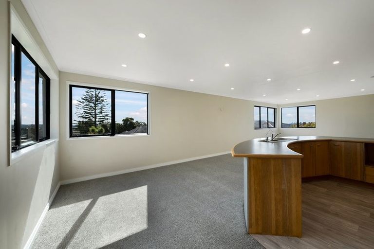 Photo of property in 4190a Great North Road, Glendene, Auckland, 0602