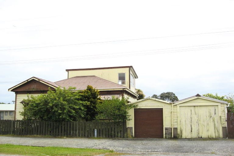 Photo of property in 9 Pakington Street, Westport, 7825