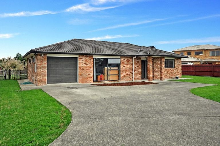 Photo of property in 19 Aitkenhead Court, Parakai, 0830