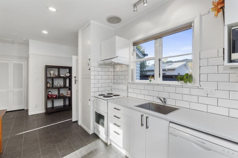 Photo of property in 2/78 Naenae Road, Naenae, Lower Hutt, 5011