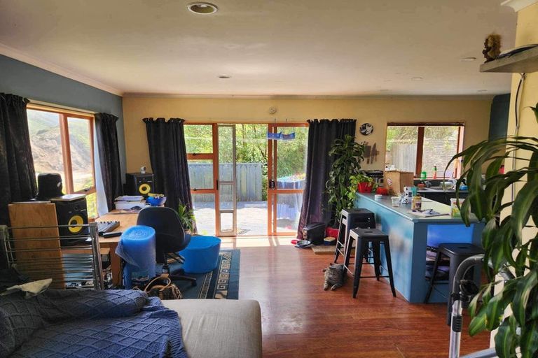 Photo of property in 292a Mitchell Street, Brooklyn, Wellington, 6021