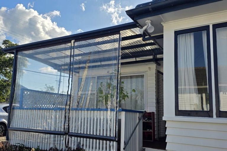 Photo of property in 15 Brains Road, Kelston, Auckland, 0602