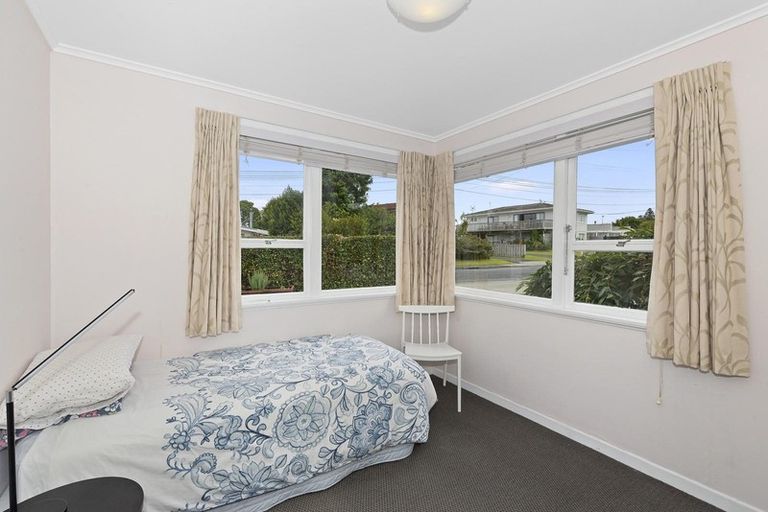 Photo of property in 90 Tiroroa Avenue, Te Atatu South, Auckland, 0610