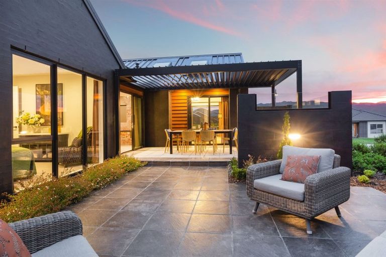 Photo of property in 16 Rotorua Grove, Aotea, Porirua, 5024