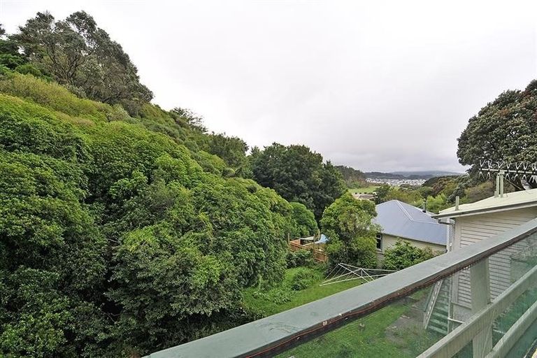 Photo of property in 26 Farnham Street, Mornington, Wellington, 6021