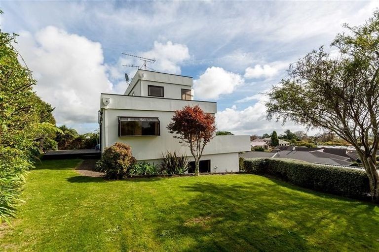 Photo of property in 25 Veale Road, Frankleigh Park, New Plymouth, 4310