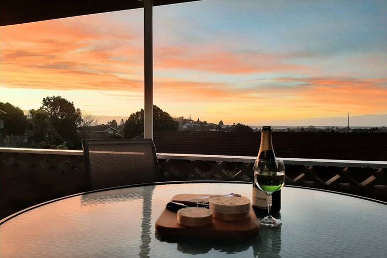 Photo of property in 1/24 Upland Street, Brookfield, Tauranga, 3110