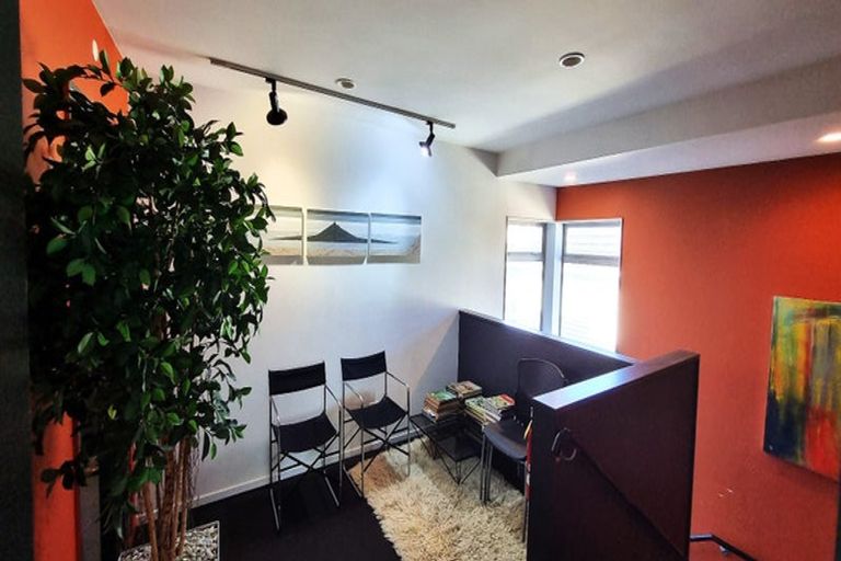 Photo of property in 1/108 Lincoln Road, Henderson, Auckland, 0610