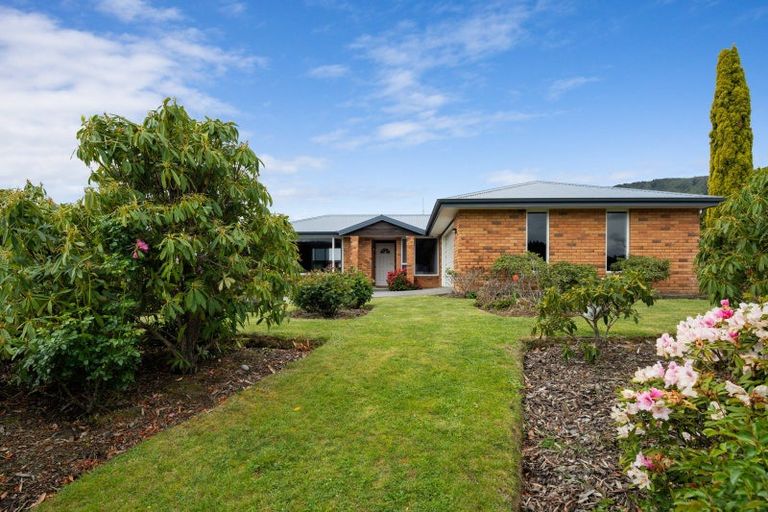 Photo of property in 4 Glentui Place, Waikawa, Picton, 7220