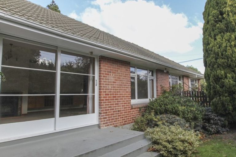 Photo of property in 32 Bryndwr Road, Fendalton, Christchurch, 8052