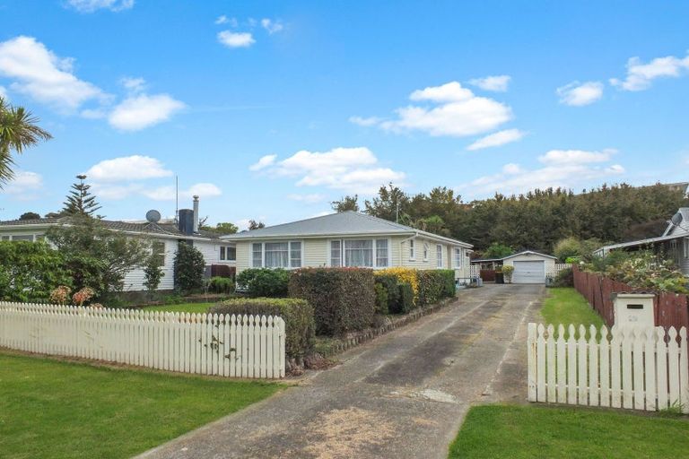 Photo of property in 18 Hulke Street, Foxton, 4814